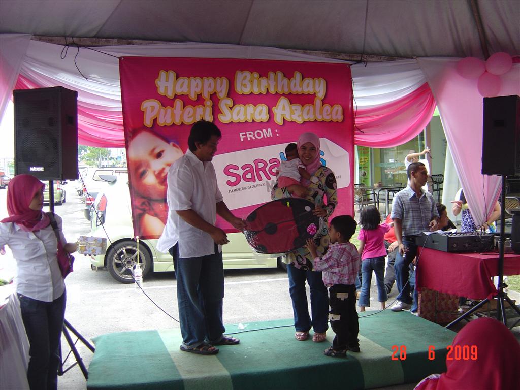 [sarakids+&+pic+salam+052+(Large).jpg]