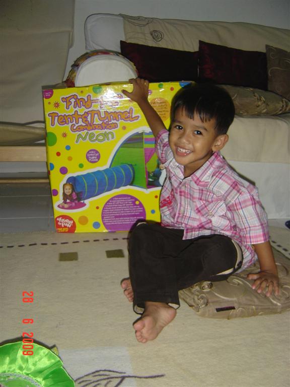 [sarakids+&+pic+salam+061+(Large).jpg]