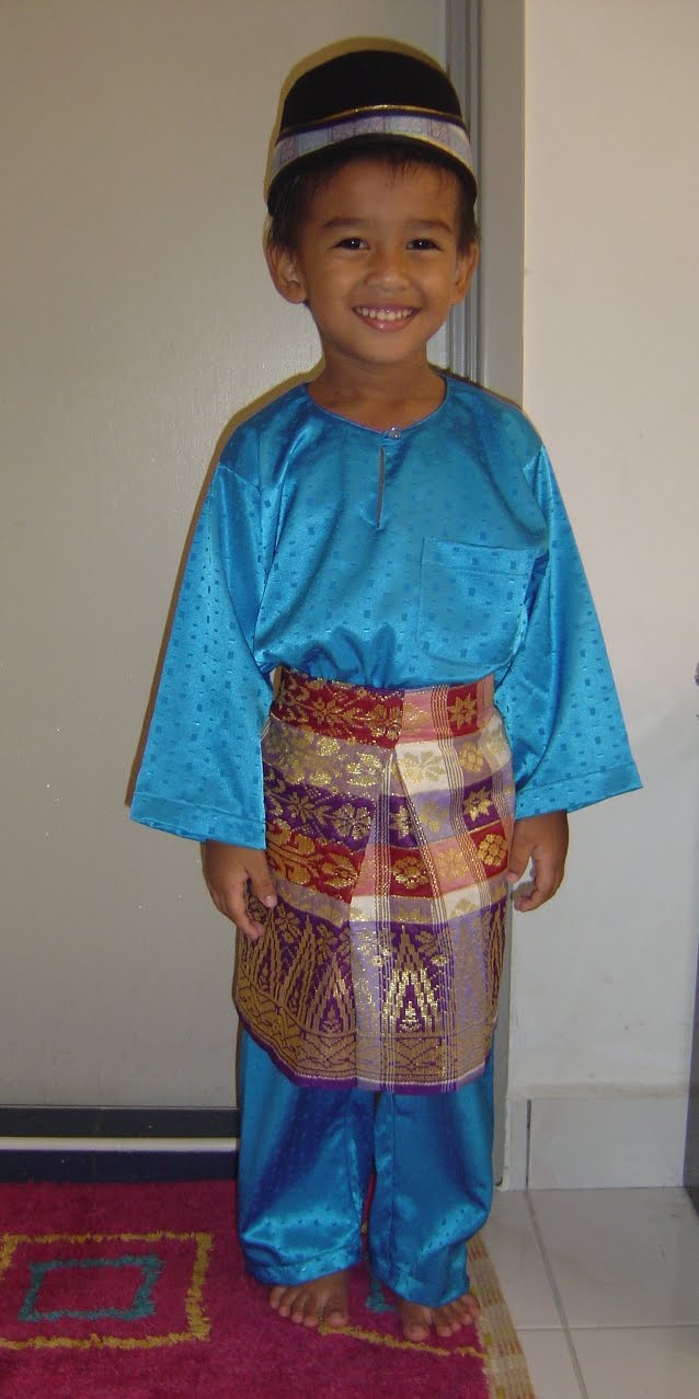 [zharfan+in+bj+raya.JPG]