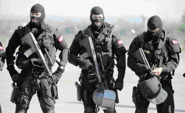 counter terrorism loadout EKO+Cobra+operators+%252820%2529