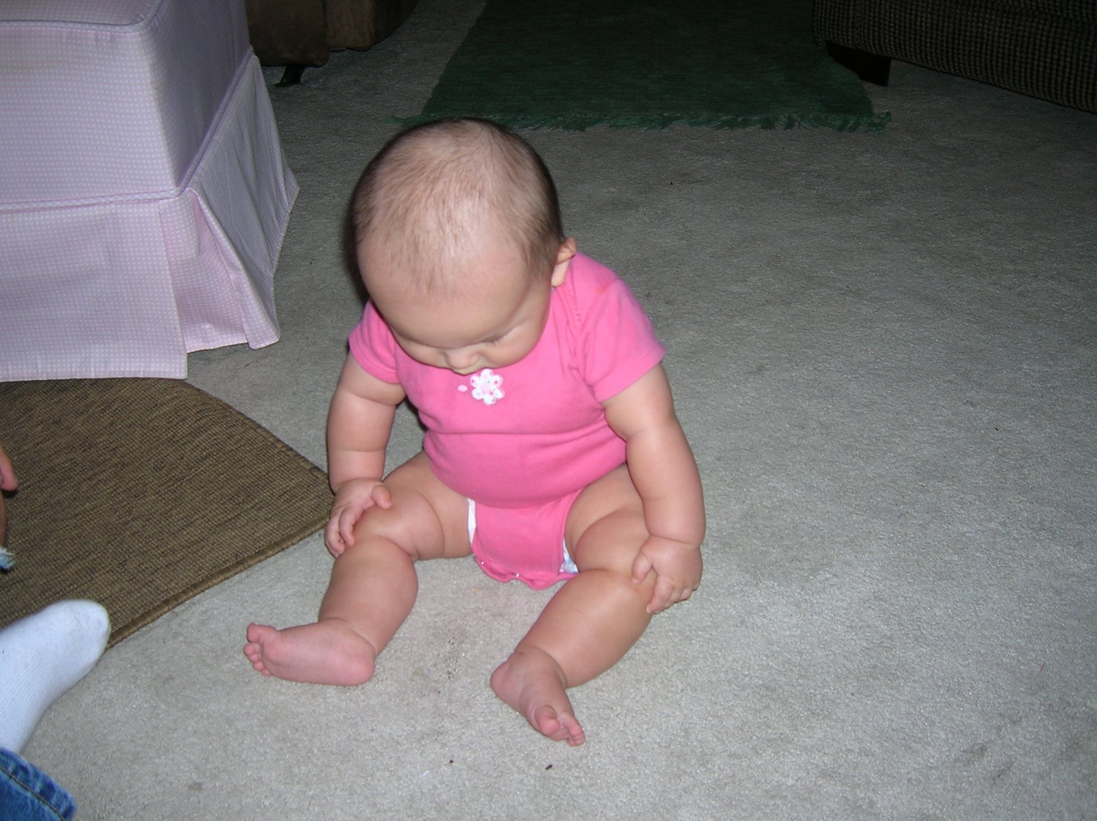 [presley+sitting+up+and+farve+outfits+001.JPG]