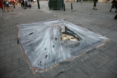 Mona Lisa on the Street Illusion