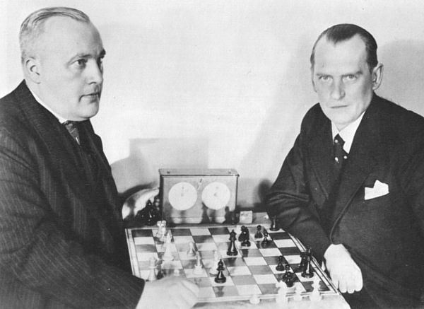 Um clássico histórico do Xadrez - Capablanca Vs Alekhine