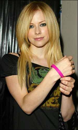 [Avril_Lavigne_Super_341220a.jpg]