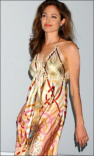[Angelina_Joile_Supe_341237a.jpg]