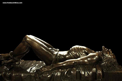 http://4.bp.blogspot.com/_gMB_tNnnWkU/SPPcF8xryNI/AAAAAAAAQF8/OeRVCPDJ8ig/s400/jesus-lying-down-black-background.jpg