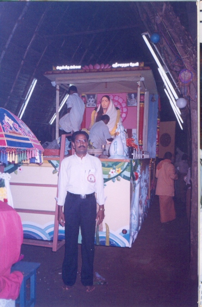 Infront of Shardha Devi Golden Jubili Radh Yatra Car-2005