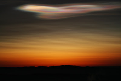 هذة صورنادرة للسحب حقيقيه بدون اي تعديل Nacreous+Clouds+3