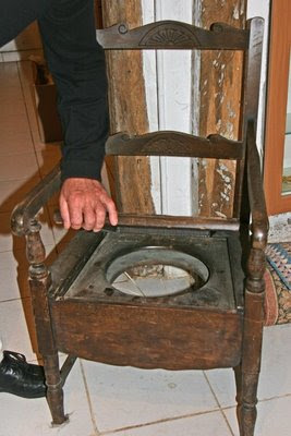 chaise percée chaise percée