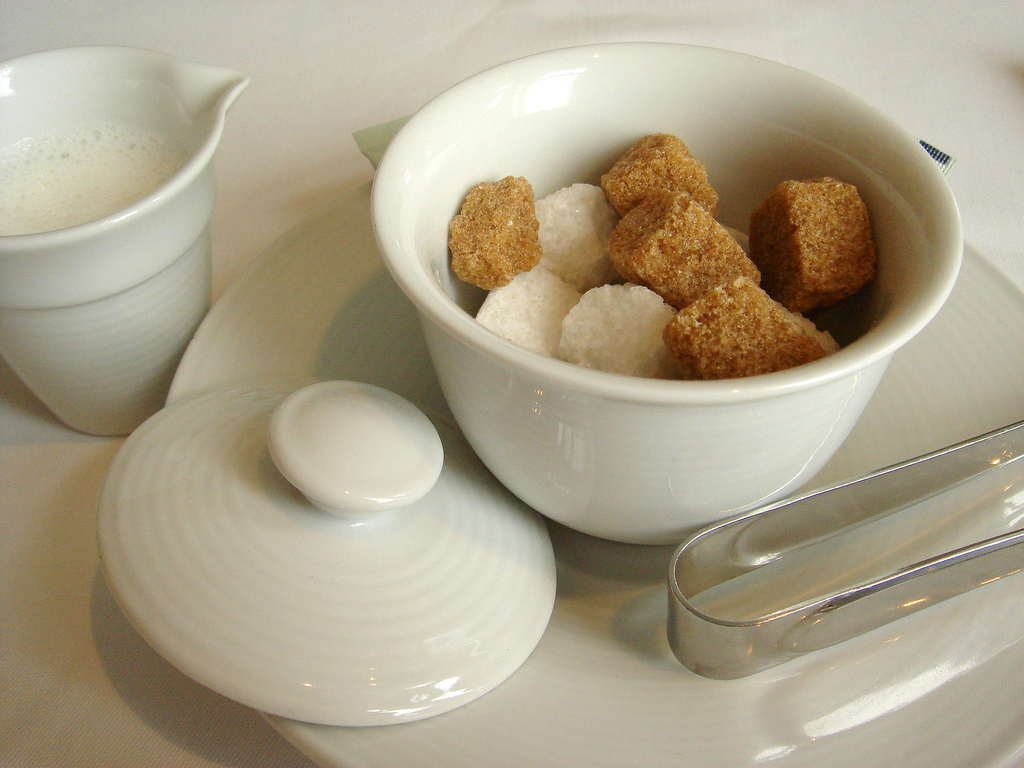 http://4.bp.blogspot.com/_gXpjXQMeWPA/TMSBQP7e-TI/AAAAAAAABKk/FhLAAIgPaQ0/s1600/SugarCubesAndMilk.jpg
