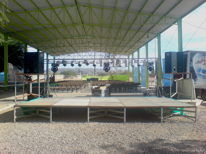 Suport con Escenario Chico (60cm de altura, 6.25m de ancho, 3.75m de profundo