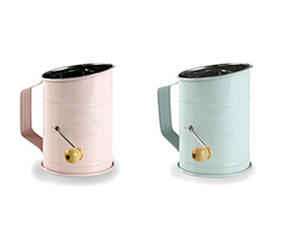 Steady sticks: mini flour sifter Steady sticks: mini flour sifter