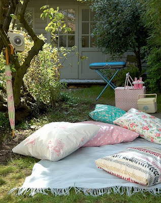 Outdoor lounge by Easy Living Outdoor lounge by Easy Living