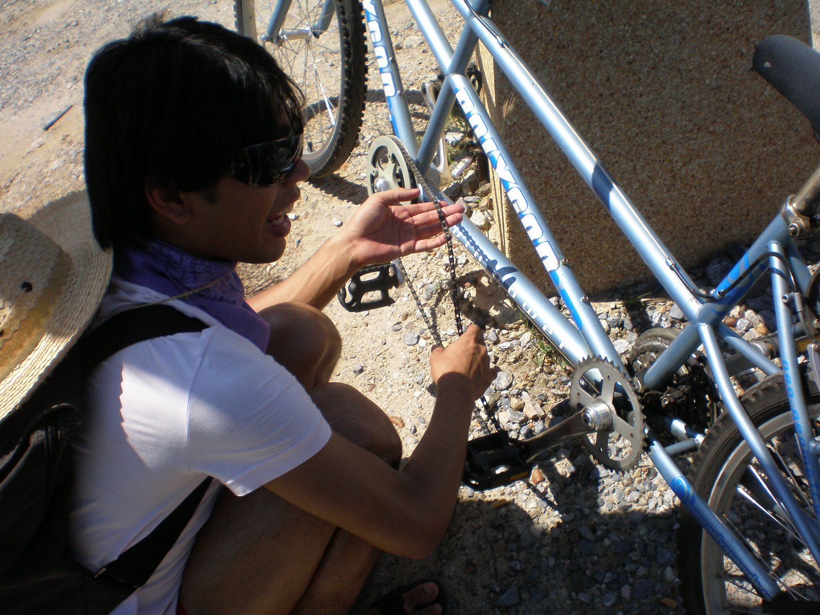 [broken+bike+chain.JPG]