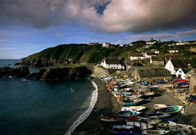 http://4.bp.blogspot.com/_gfXupHOEhH0/Sm2Ehq-mq7I/AAAAAAAAH0Y/IIPpCvyA_Y0/s400/cornwall-seaside-village-435.jpg