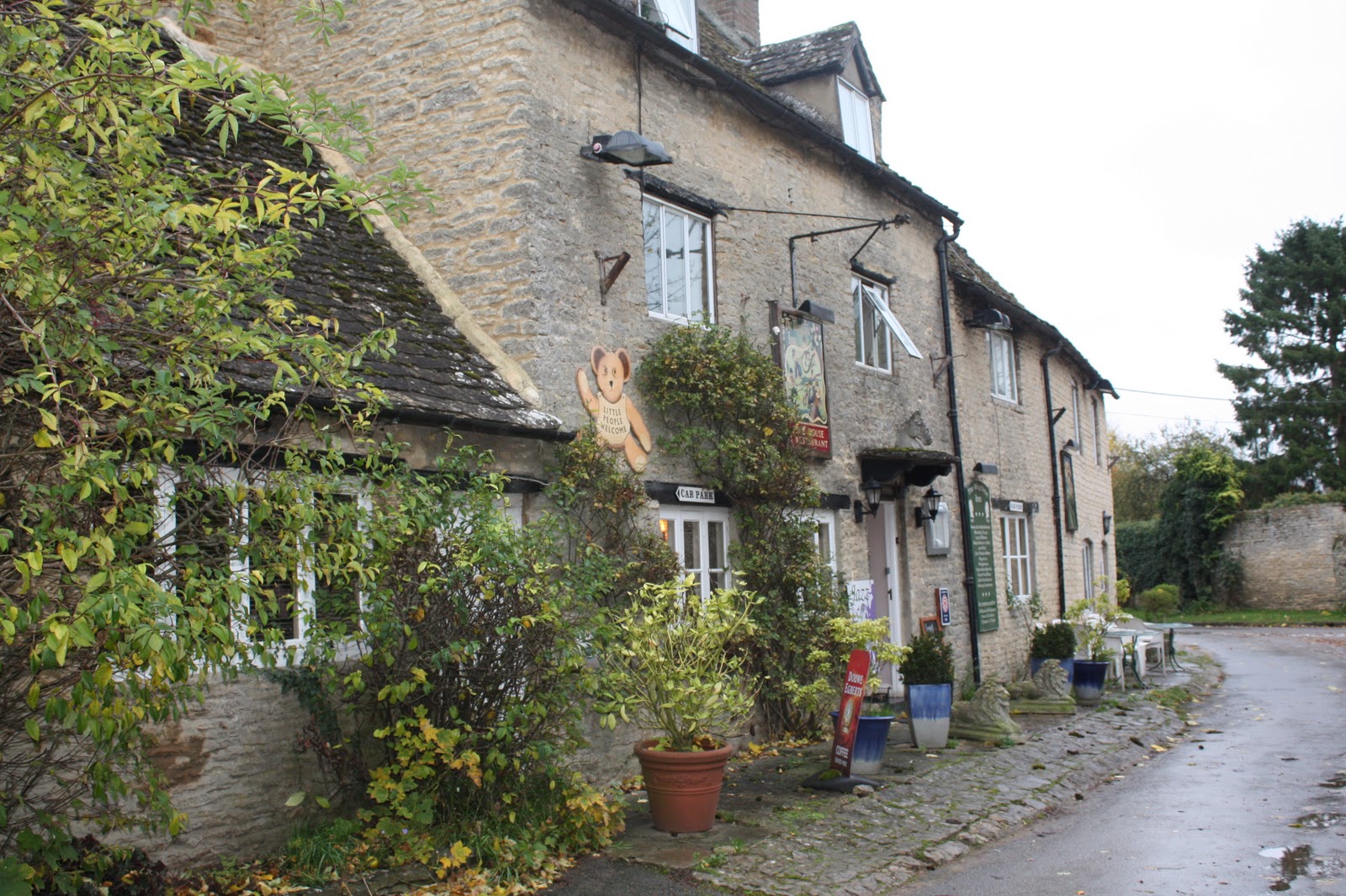 The Maytime Inn, Asthall