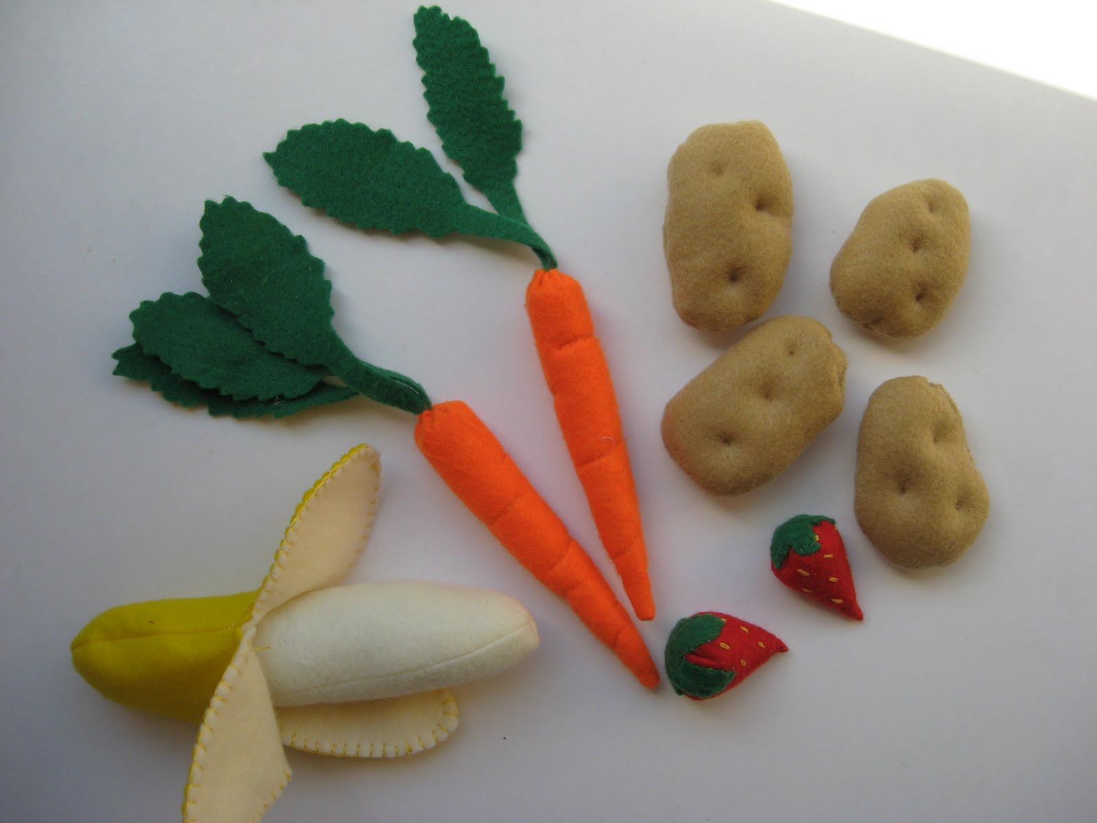 ...Joyful Mama's Place... Felt food for a brand new play kitchen!