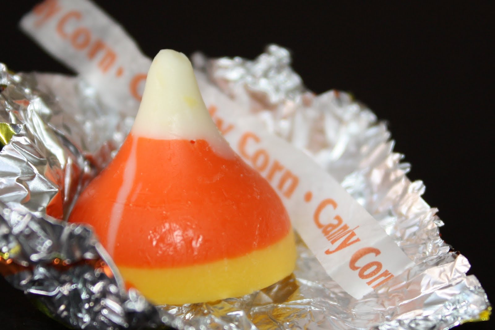 PaperTurtle It started with a kiss {Halloween treat box blog giveaway}