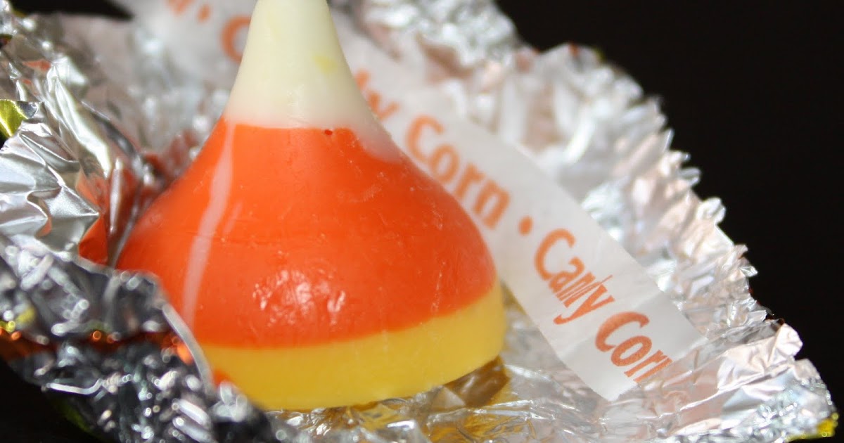 PaperTurtle It started with a kiss {Halloween treat box blog giveaway}