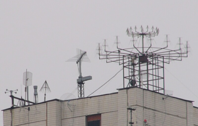 [Antennafarmrooftop.jpg......]