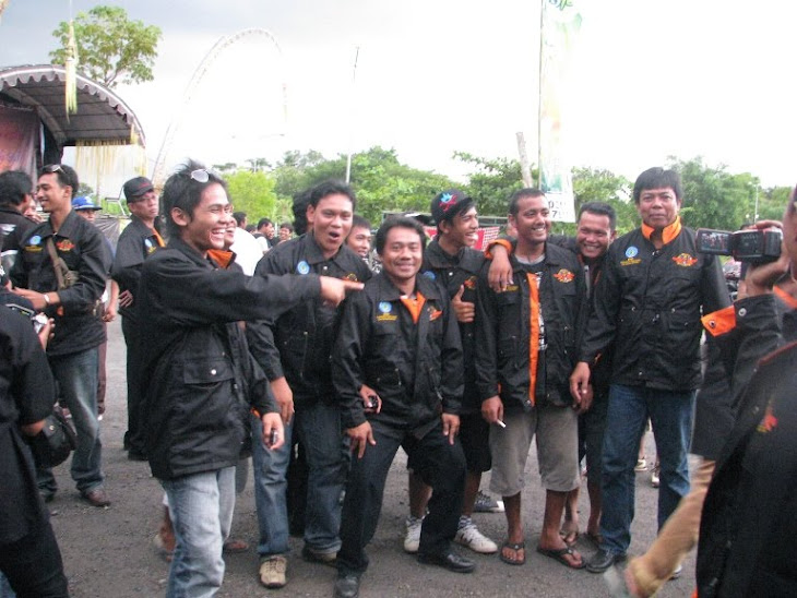 tampak para bikers anti narkoba, CB Club Jembrana dengan wajah sumringah,