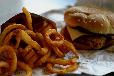 efek makan junk food fast food