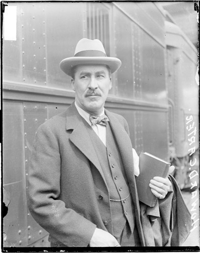 http://4.bp.blogspot.com/_gzXSI8T1208/S7qj9-Mo_HI/AAAAAAAABQI/C5MhfTrv8Hc/s800/Howard_carter.jpg
