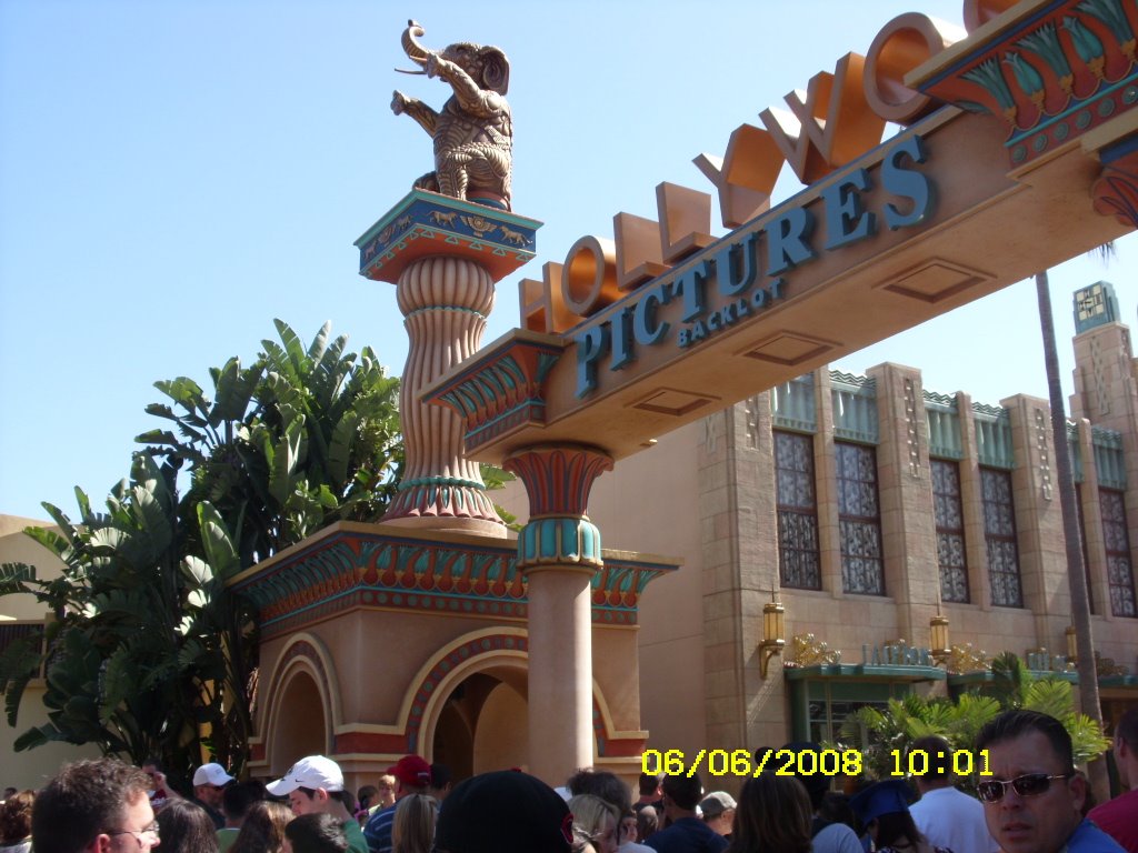 [Disney-June08090.JPG]
