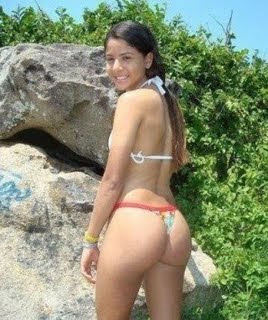 Nenas en tangas Hermosas