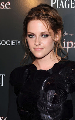 Kristen Stewart shows she can smile at Rome premiere of 'Twilight Saga: