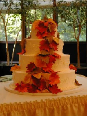 autumn wedding cakes with leaves