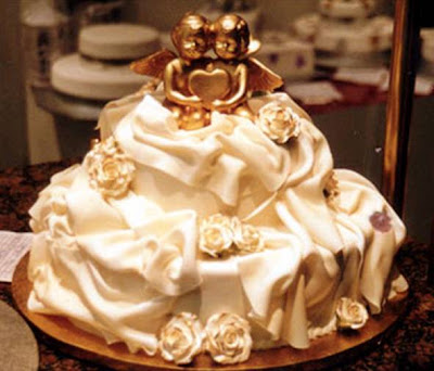 golf wedding dress from wedding cake