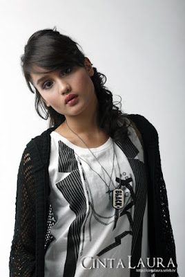 Cinta Laura wins Nickelodeon Indonesian Kids' Choice Awards for Most Favorite Actress