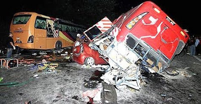 KEMALANGAN NGERI BAS DI TOL SIMPANG AMPAT (BERITA DAN VIDEO TRAGEDI 10.10.10)