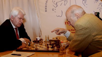 Boris Spassky (2548) face à Viktor Korchnoi (2567) © Site officiel