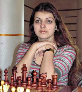 Echecs & Calendrier : Evgeniya Dolukhanova