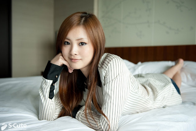 Suzuka Ishikawa Pose Seksi Cewek Jepang di Ranjang