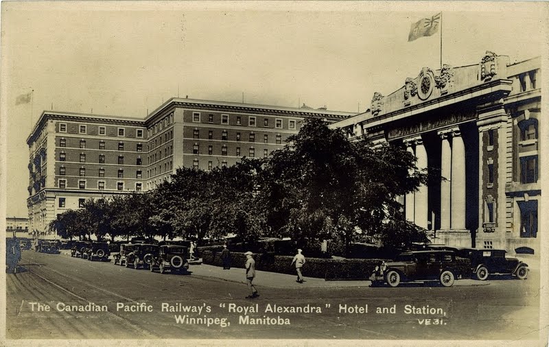 1940 Hotel Alexandra ~WINNIPEG CANADA~ CANADIAN PACIFIC RAILWAY Luggage Label