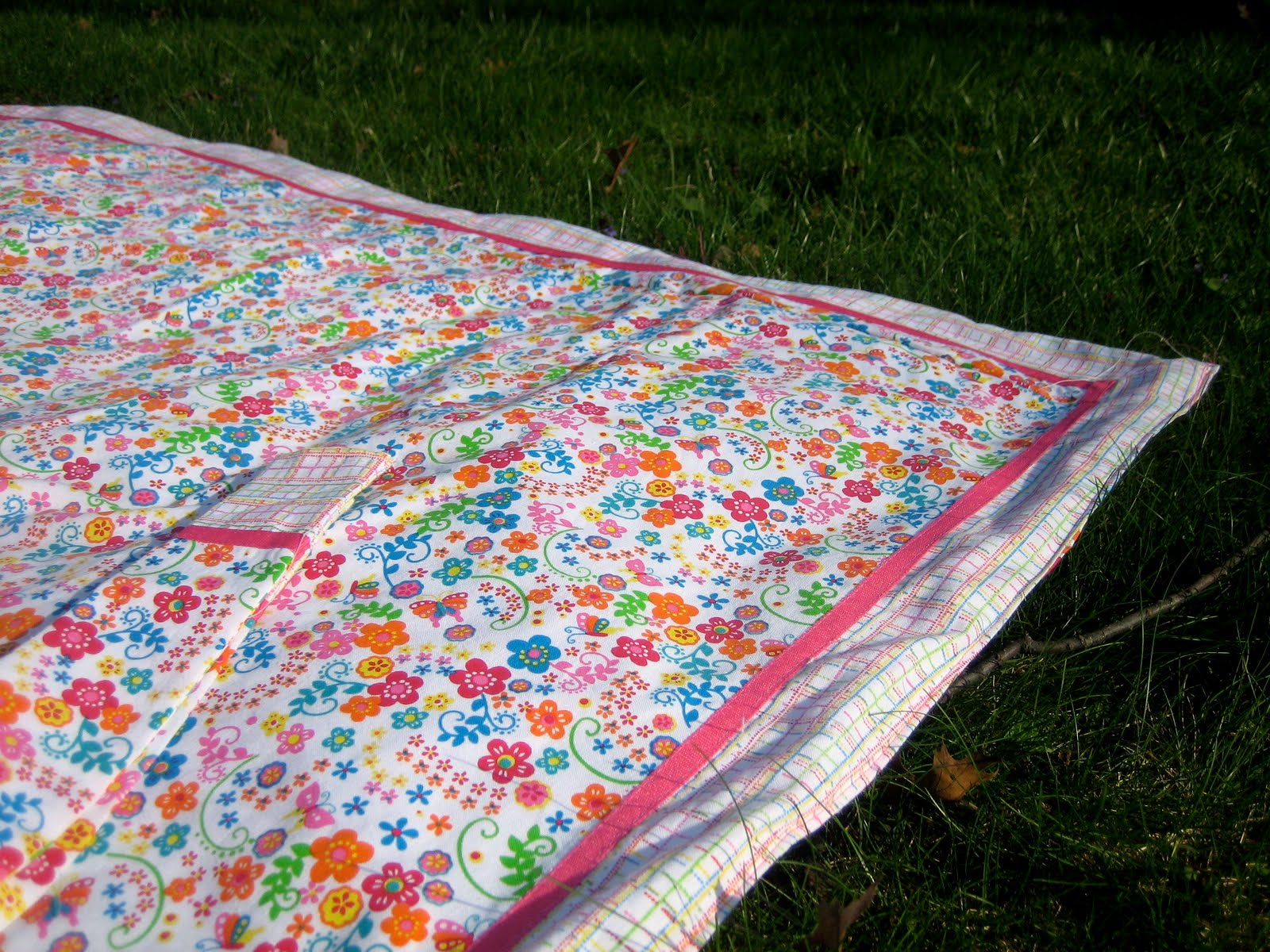 Picnic at Ascot Outdoor Picnic Blanket with Waterproof ...