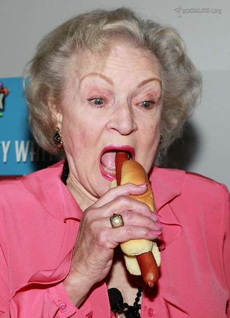 post_image-betty-white-naked-pinks-hot-dogs-photos-04202010-07.jpg