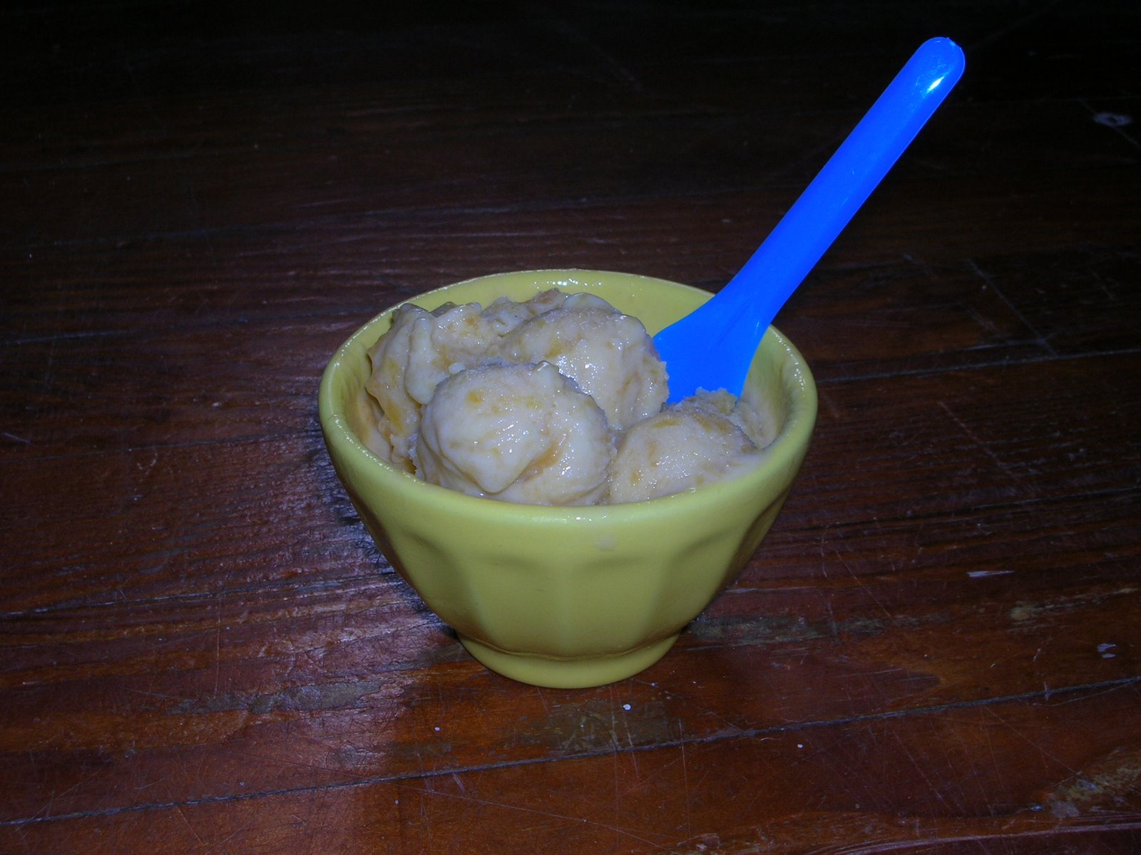 [Honey+Peach+Ice+Cream+w.spoon.JPG]