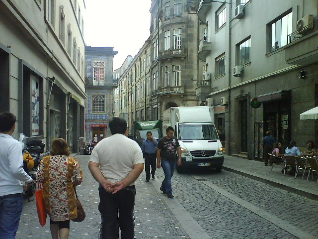 [RUA_DE_AVIZ__CIDADE_DO_PORTO__PORTUGAL1.JPG]