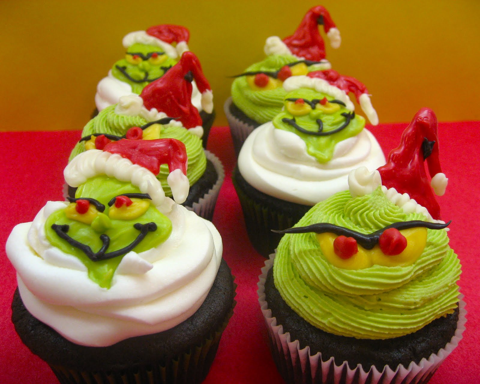 Christmas Cartoon Cupcakes