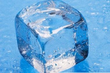 Ilusionista argentino permanece encerrado 24 horas en un cubo de hielo