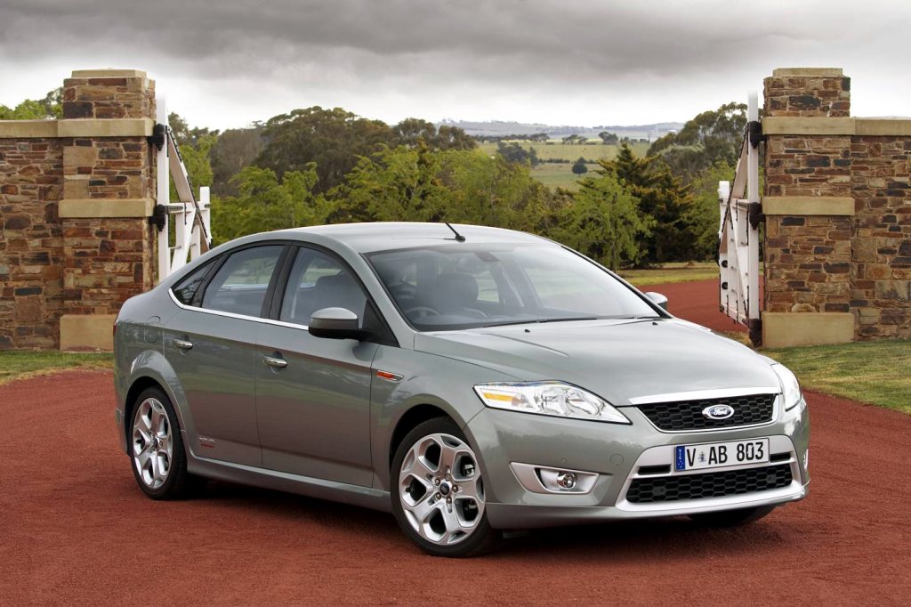 A Ford Focus and a Ford Mondeo