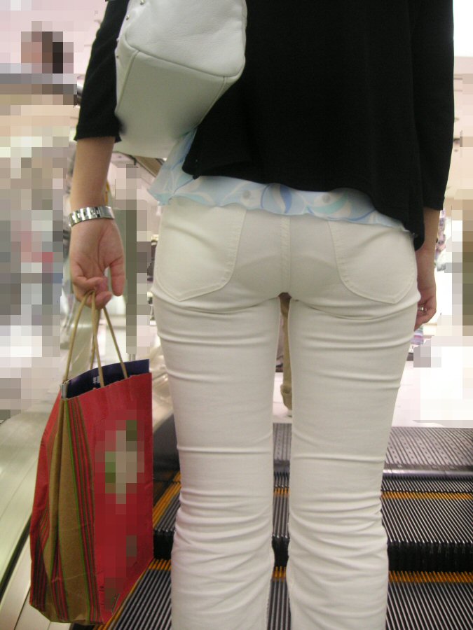 Visible Panty Lines, VPL white skirt @iMGSRC.RU