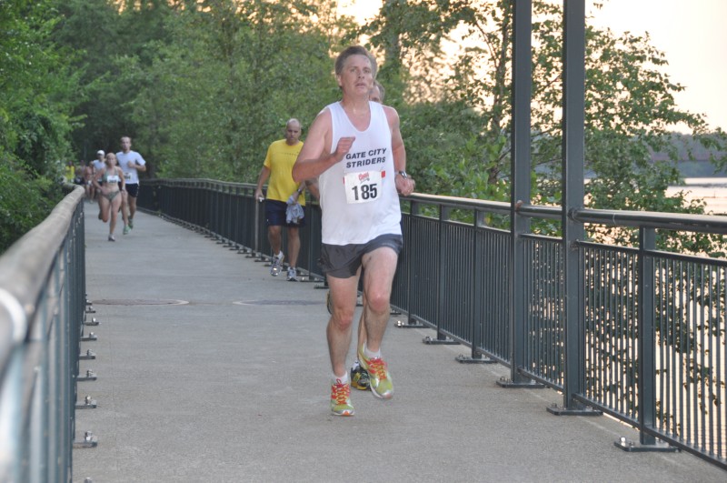 Ken Goodin is on my shoulder (barely visible) That is how close the finish ... Ken Goodin is on my shoulder (barely visible) That is how close the finish ...
