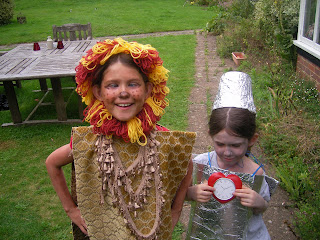 Homemade+daisy+duck+costume
