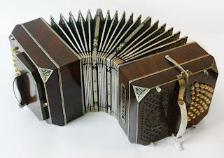 external image 800px-Bandoneon-curved%5B1%5D.jpg
