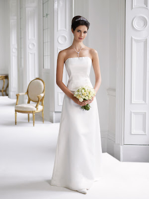 Look at this picture of beautiful wedding dress and you will get the ideas